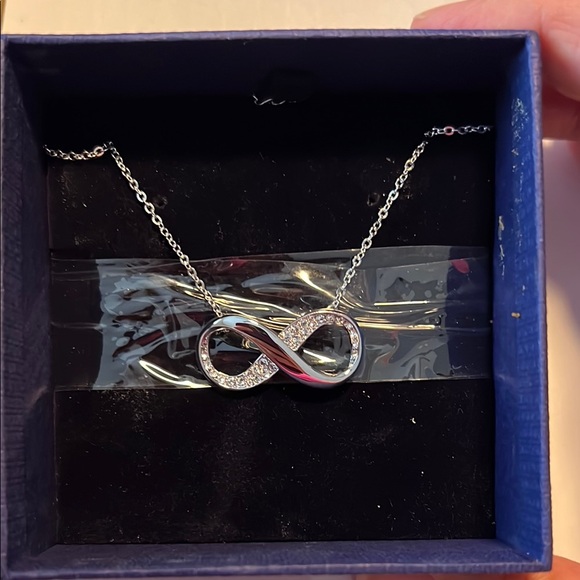 Swarovski Infinity Necklace in Silver NWT - Picture 3 of 6